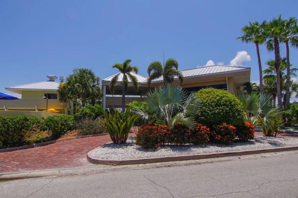 Sea Spray, Studio 114, Beach Steps Away! Pool+Wifi 러스킨 외부 사진