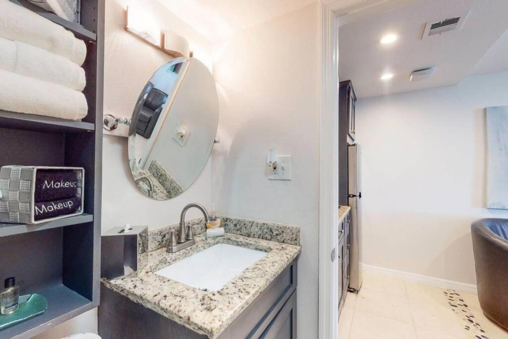 Sea Spray, Studio 114, Beach Steps Away! Pool+Wifi 러스킨 외부 사진