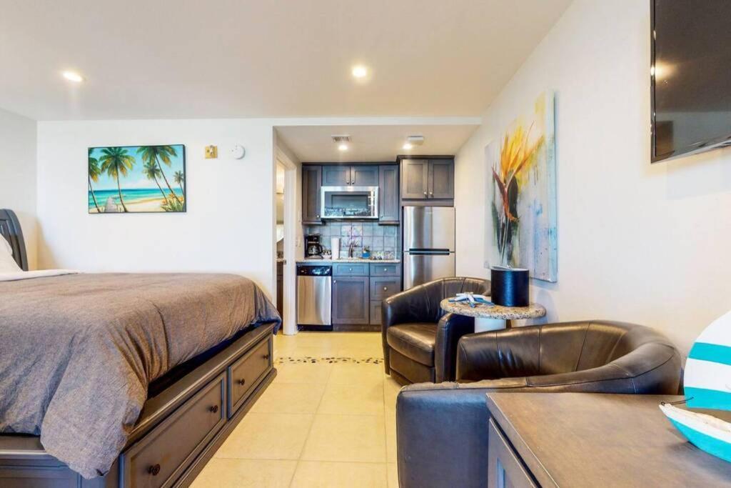 Sea Spray, Studio 114, Beach Steps Away! Pool+Wifi 러스킨 외부 사진
