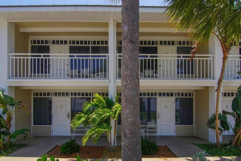 Sea Spray, Studio 114, Beach Steps Away! Pool+Wifi 러스킨 외부 사진