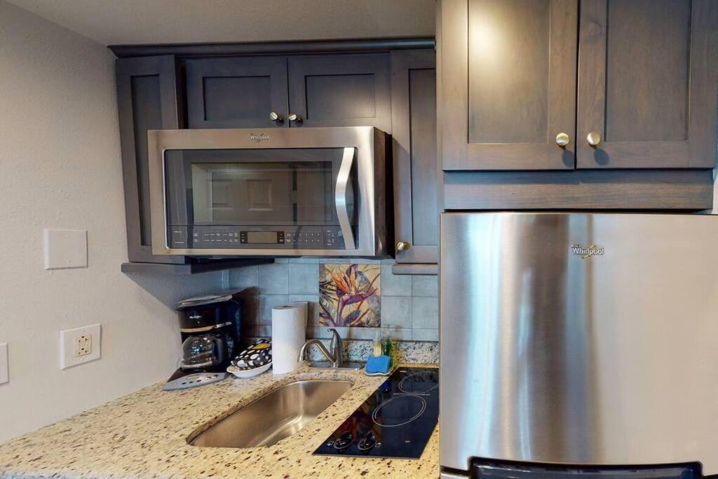 Sea Spray, Studio 114, Beach Steps Away! Pool+Wifi 러스킨 외부 사진
